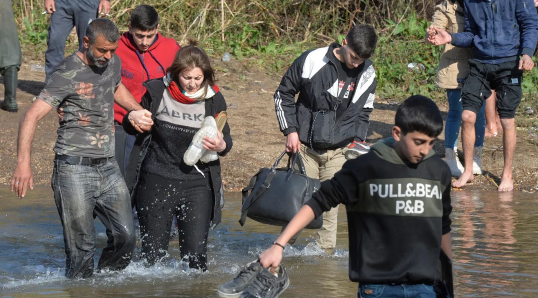 Сирийцы-алавиты бегут в сторону Ливана из Латакии