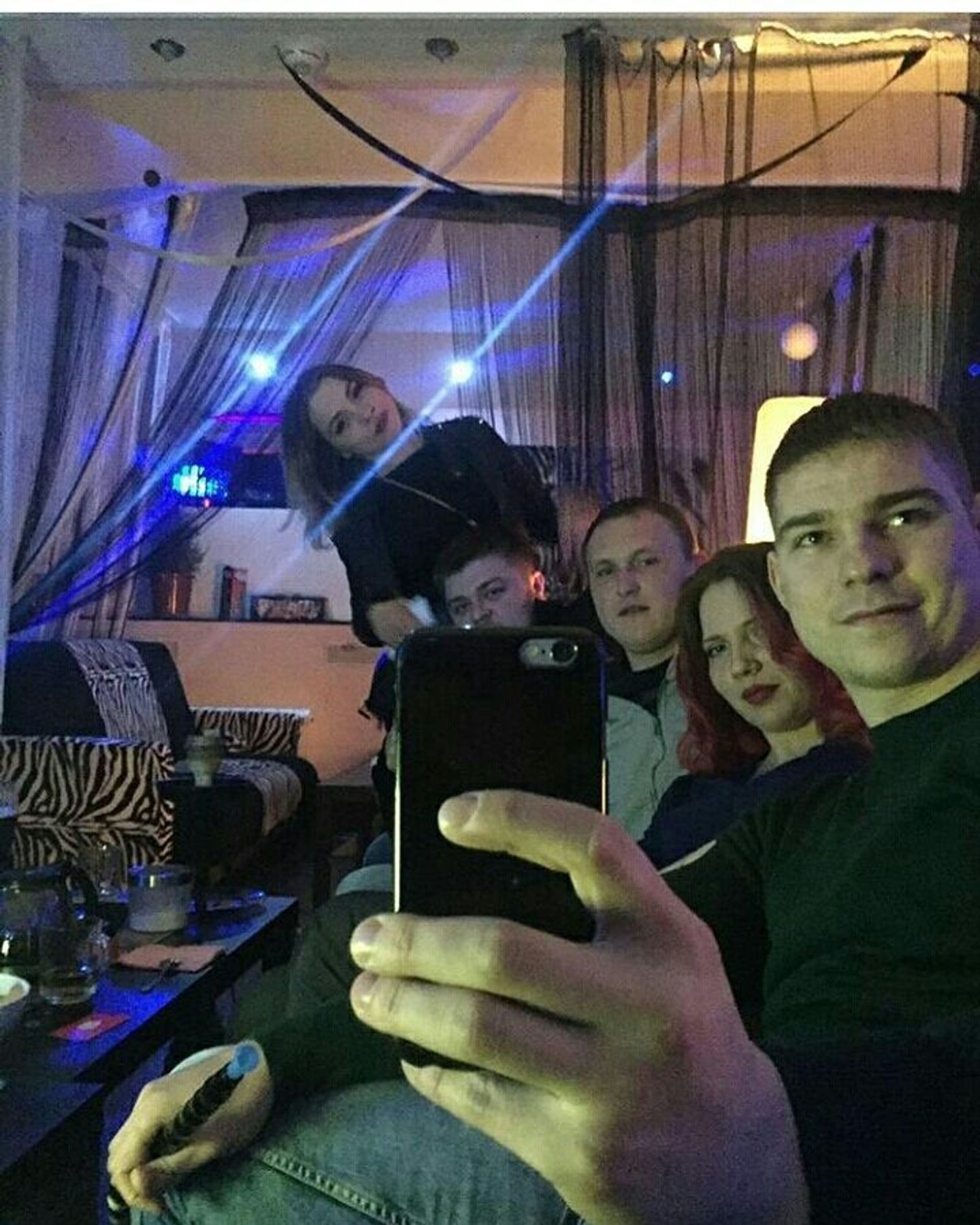 Алексей Лукашов (в центре) с коллегой-хакером из вч 26165 Андреем Родиковым (справа)