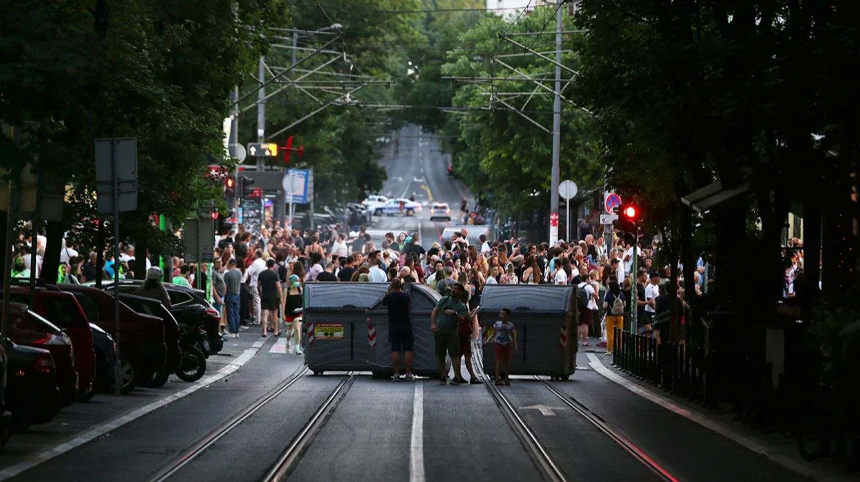 Protesters erect barricades on the roads Andrej Cukic / EPA